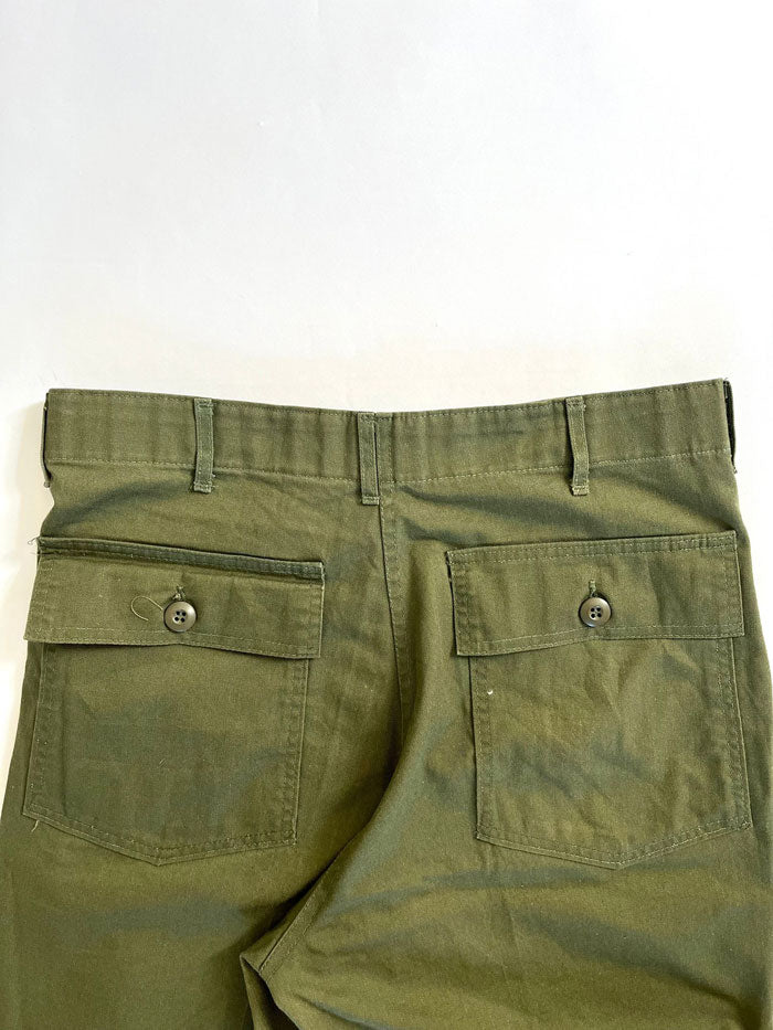 Fatigue pants OG 507. Production 1980. In deadstock condition. Military uniform that represented a turning point in the history of military clothing of the US Army.