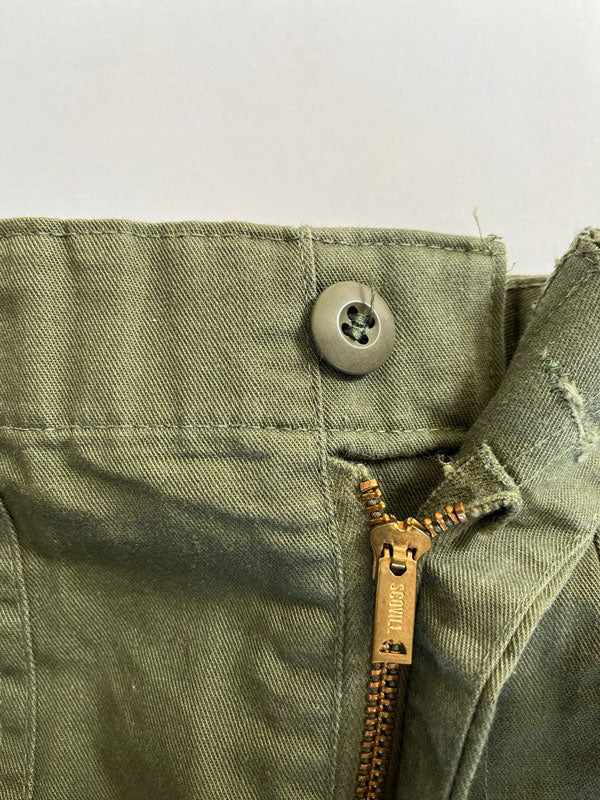 Fatigue pants OG 507. Production 1980. In deadstock condition. Military uniform that represented a turning point in the history of military clothing of the US Army.