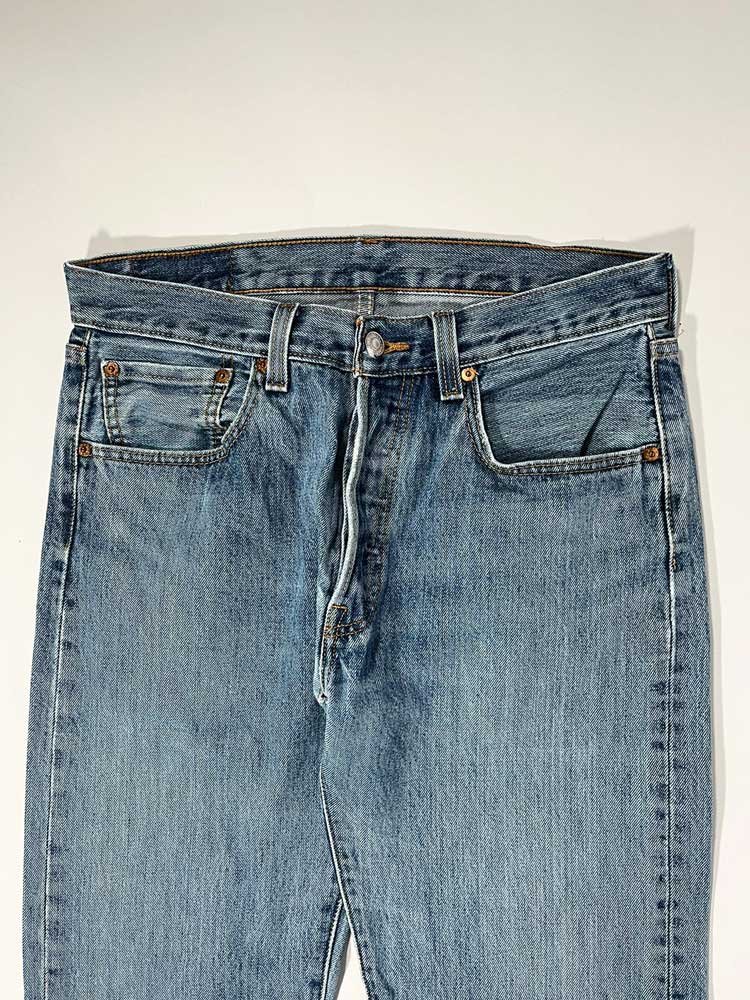 Levi's vintage 501 size 30W 32L. Step into timeless style with this authentic vintage medium blue Levi's. Extreme quality fabric with unique color shades.