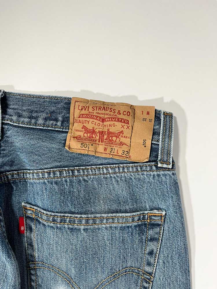 Levi's vintage 501 size 30W 32L. Step into timeless style with this authentic vintage medium blue Levi's. Extreme quality fabric with unique color shades.
