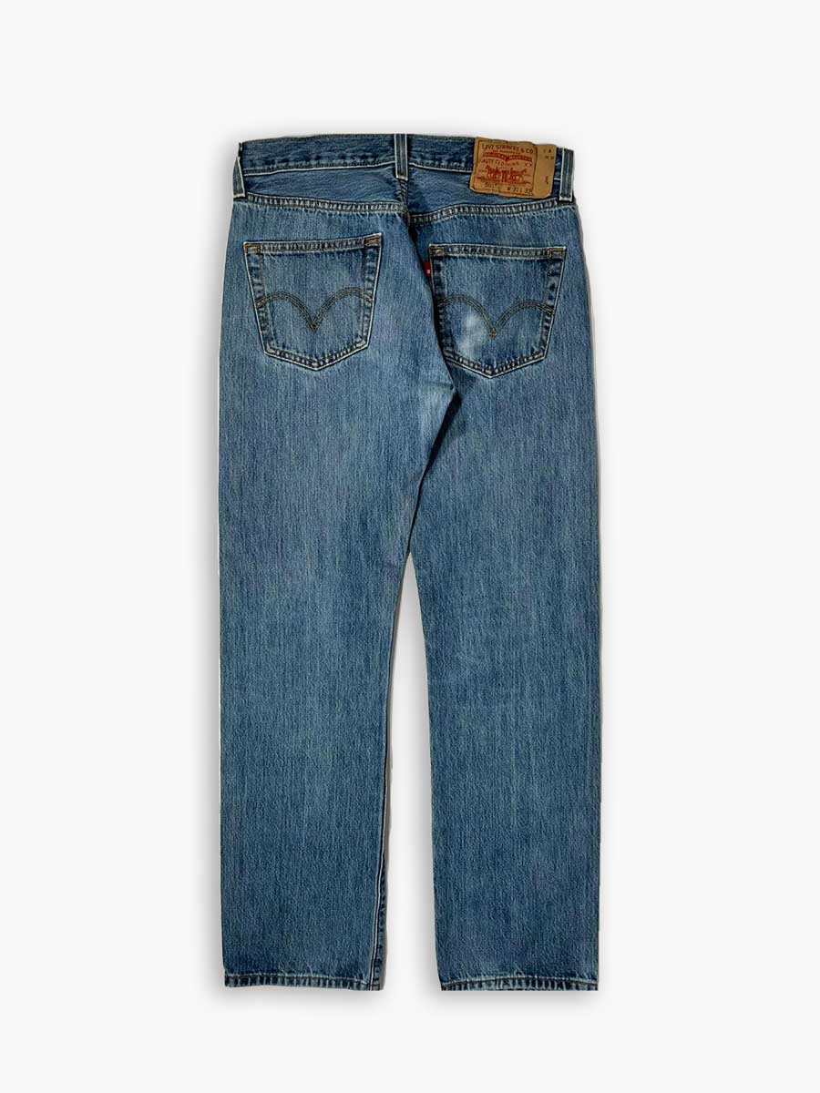 Levi's vintage 501 size 30W 32L. Step into timeless style with this authentic vintage medium blue Levi's. Extreme quality fabric with unique color shades.