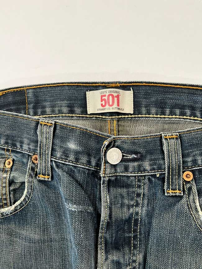 Levi's vintage 501 size 31W 30L. Step into timeless style with this authentic vintage medium blue Levi's. Extreme quality fabric with unique color shades.