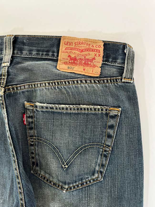 Levi's vintage 501 size 31W 30L. Step into timeless style with this authentic vintage medium blue Levi's. Extreme quality fabric with unique color shades.