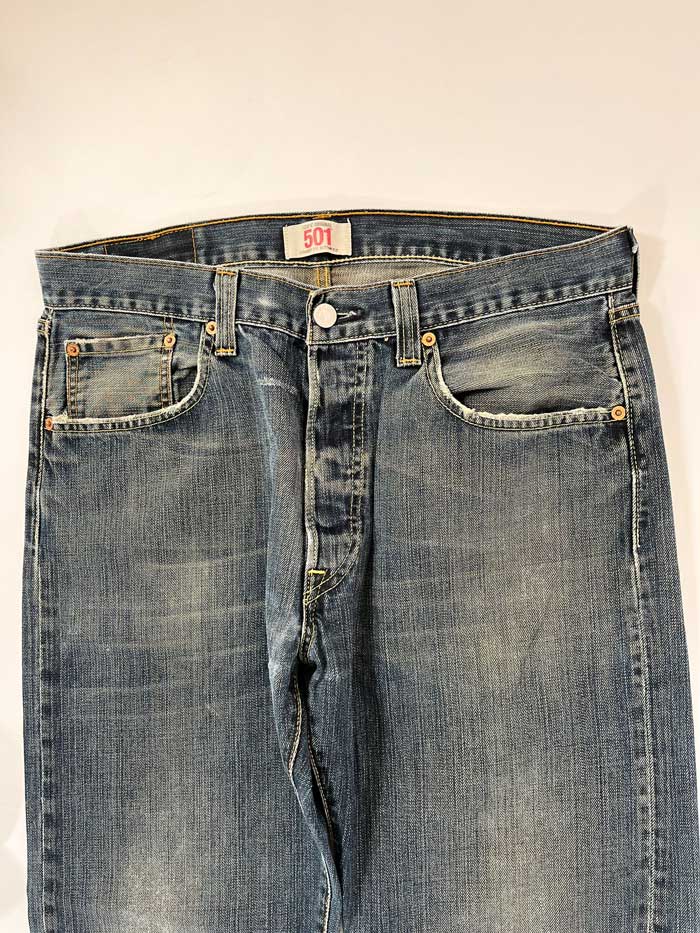 Levi's vintage 501 size 31W 30L. Step into timeless style with this authentic vintage medium blue Levi's. Extreme quality fabric with unique color shades.