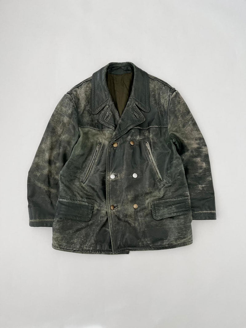 Giacca tedesca in pelle Brauch & Frey, realizzata interamente in 100% pelle, con sfumature incredibili dovute al passare del tempo. Completa di etichetta originale e piccola zip Opti.