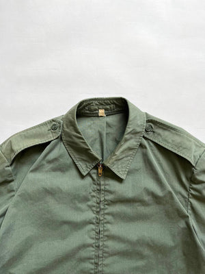 USAF light jacket from the 70s produced by Blauer. Green military jacket with beautiful Scovill zip. Complete with all original labels. Used by the American Air Force.