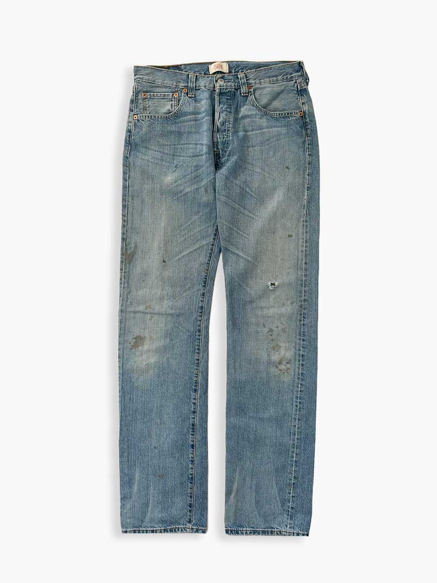 Levi's vintage 501 size 33W 36L. Step into timeless style with this authentic vintage medium blue Levi's. Extreme quality fabric with unique color shades.
