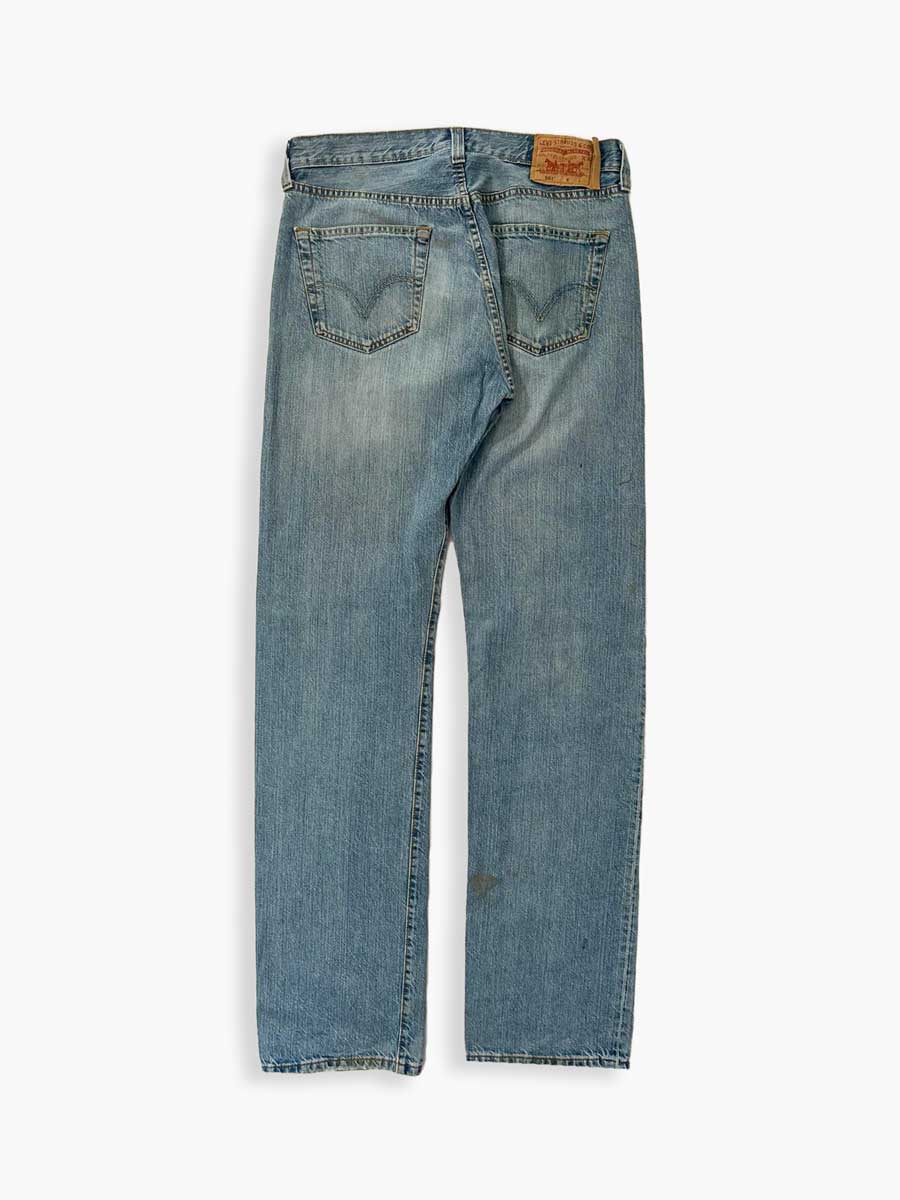 Levi's vintage 501 size 33W 36L. Step into timeless style with this authentic vintage medium blue Levi's. Extreme quality fabric with unique color shades.