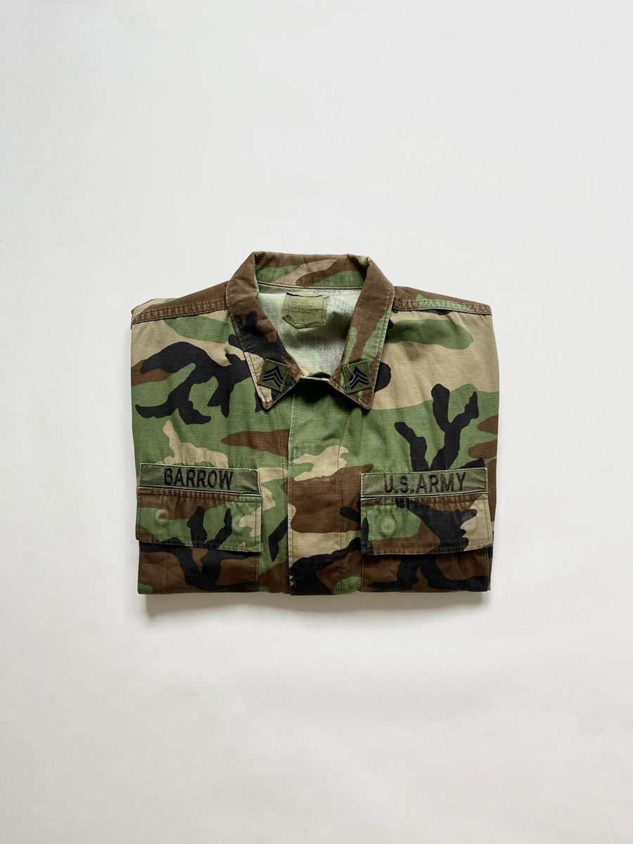 US Army jacket combat coat Vintage. Size M short. US Army Warm Weather Woodland Camouflage Pattern Combat Coat, made of a tough and durable ripstop fabric.