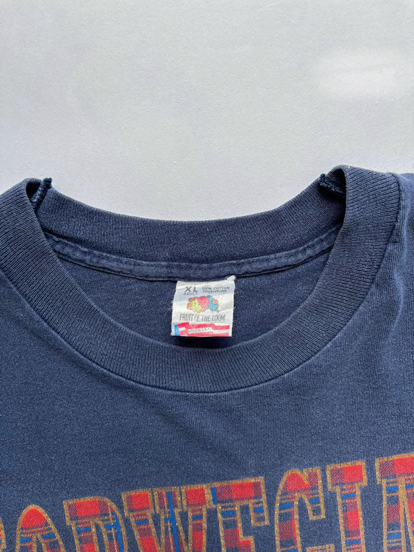 Single stitch tee from the 90s fruit of the loom, American naval company Norwegian Cruise line. Blue color with print on the front. Unique vintage product.