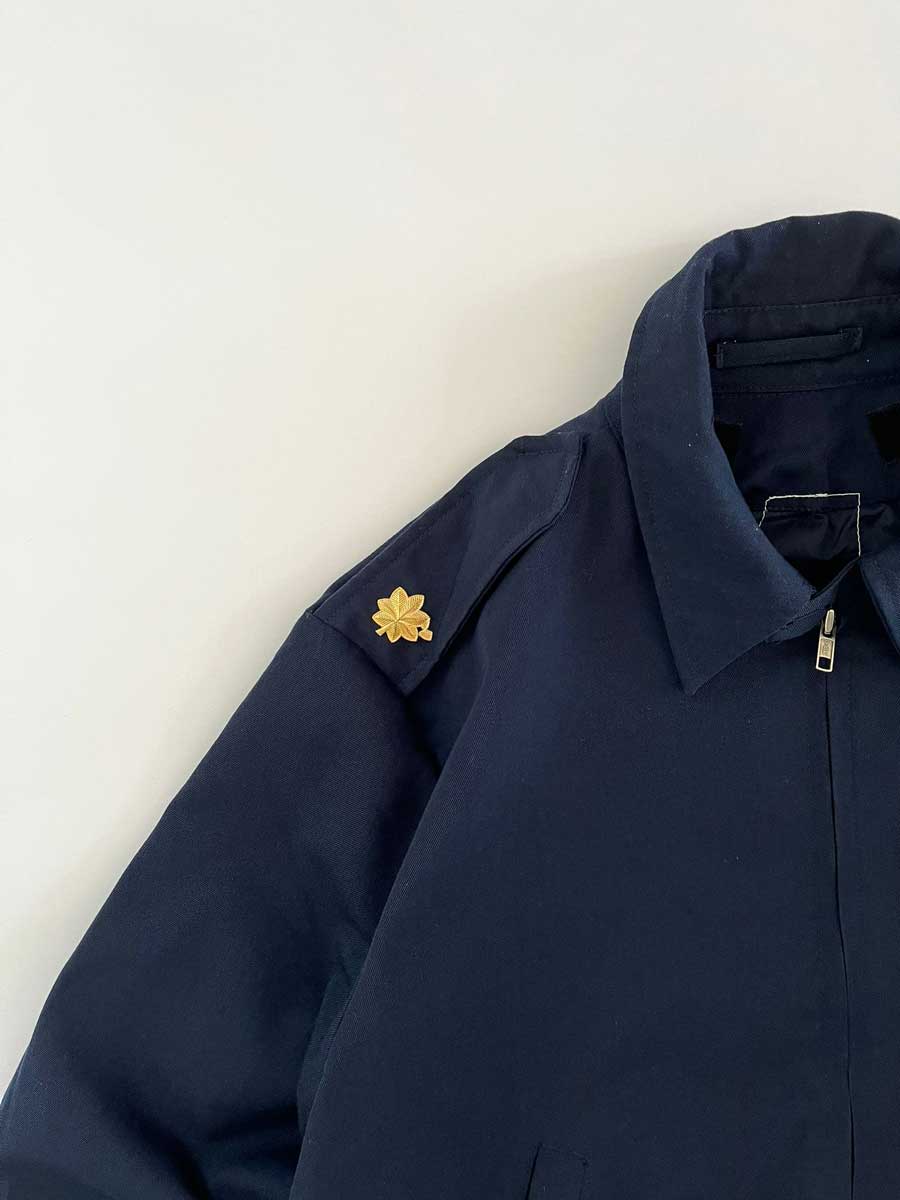 Flight Jacket British Army vintage. British Army military bomber jacket with imperious patch. Golden shoulder pads and stars, probably used by a colonel.