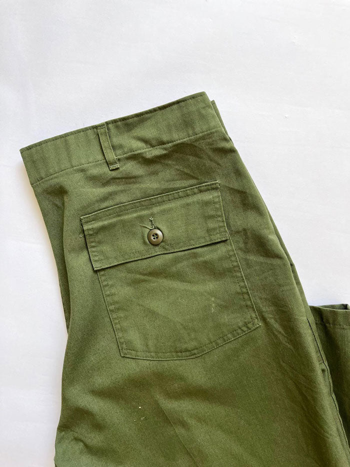 Fatigue pants OG 507. Production 1980. In deadstock condition. Military uniform that represented a turning point in the history of military clothing of the US Army.