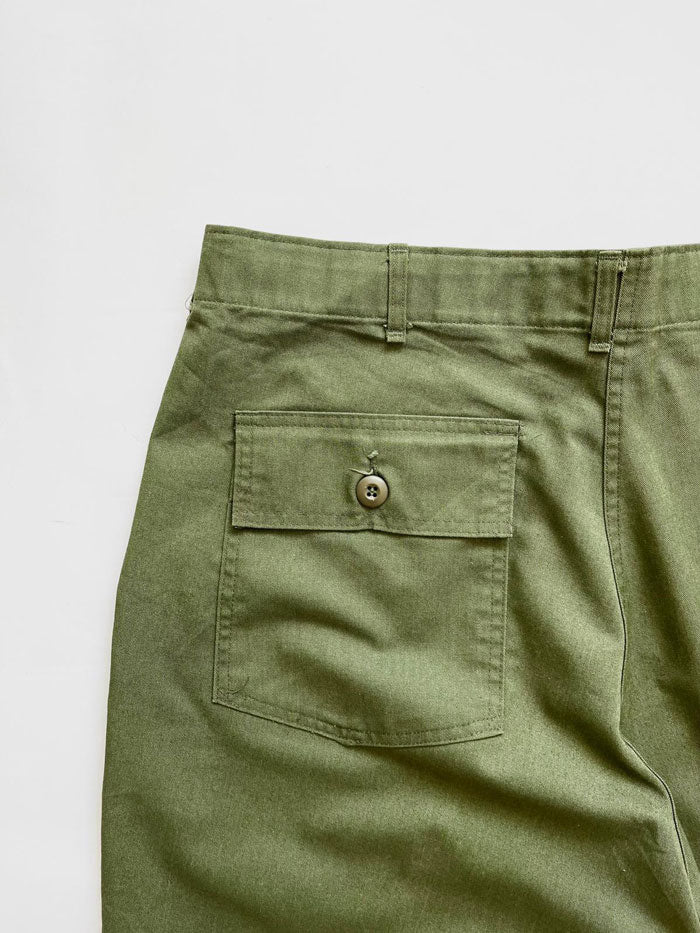Fatigue pants OG 507. Production 1980. In deadstock condition. Military uniform that represented a turning point in the history of military clothing of the US Army.