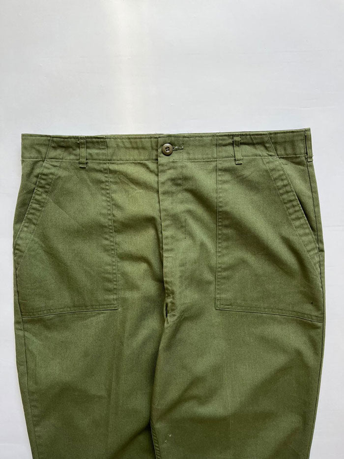 Fatigue pants OG 507. Production 1980. In deadstock condition. Military uniform that represented a turning point in the history of military clothing of the US Army.