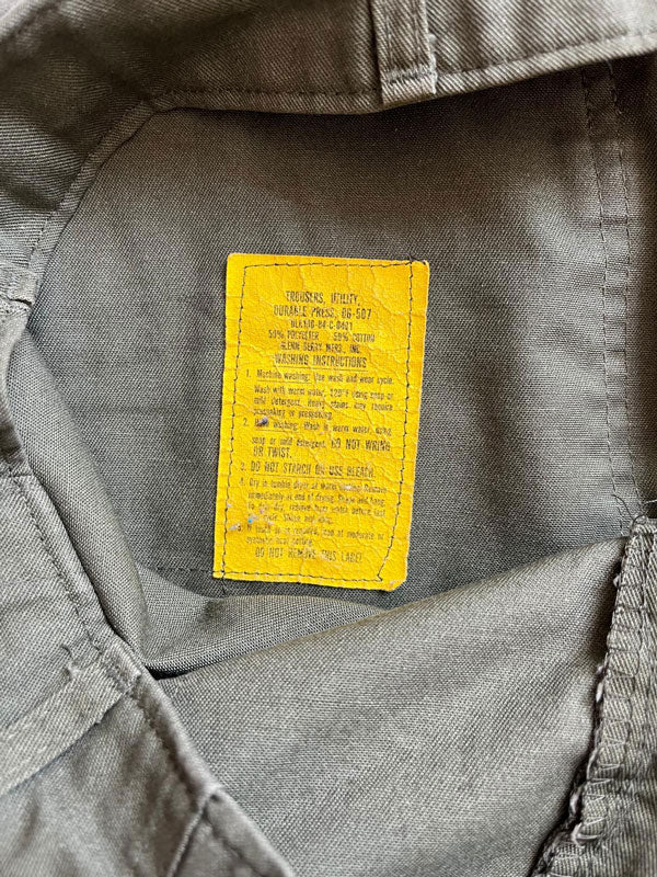 Fatigue pants OG 507. Production 1980. In deadstock condition. Military uniform that represented a turning point in the history of military clothing of the US Army.