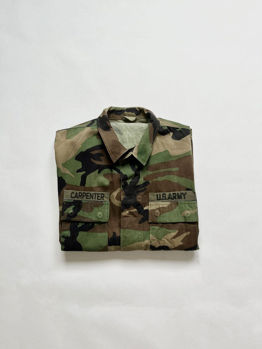 US Army jacket combat coat Vintage. Size M regular. US Army Warm Weather Woodland Camouflage Pattern Combat Coat, made of a tough and durable ripstop fabric.