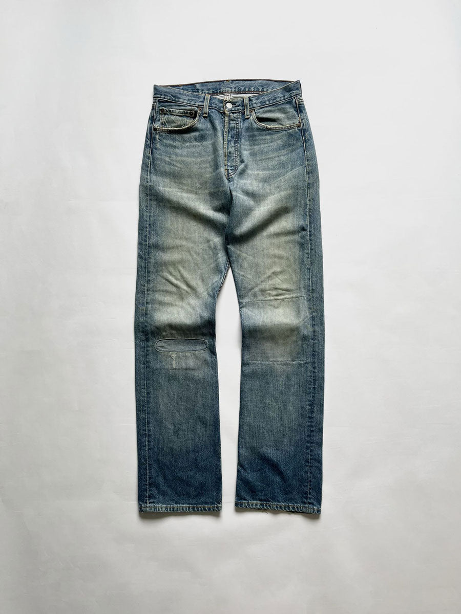 Levi's vintage 501 faded black. Step into timeless style with this authentic Levi's. Quality denim cotton. Fantastic color given by the wear of time.