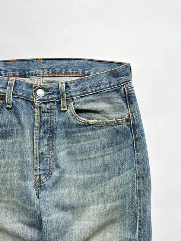 Levi's vintage 501 faded black. Step into timeless style with this authentic Levi's. Quality denim cotton. Fantastic color given by the wear of time.