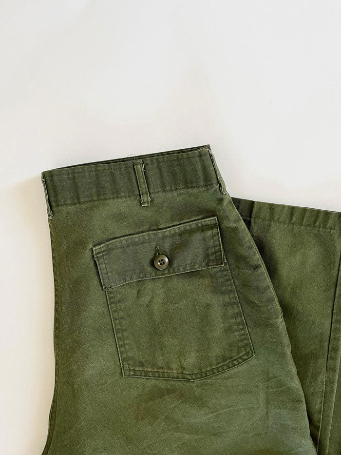 Fatigue pants OG 507. Production 1980. In deadstock condition. Military uniform that represented a turning point in the history of military clothing of the US Army.