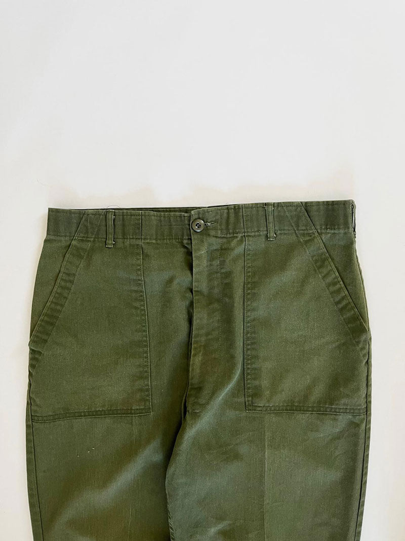 Fatigue pants OG 507. Production 1980. In deadstock condition. Military uniform that represented a turning point in the history of military clothing of the US Army.