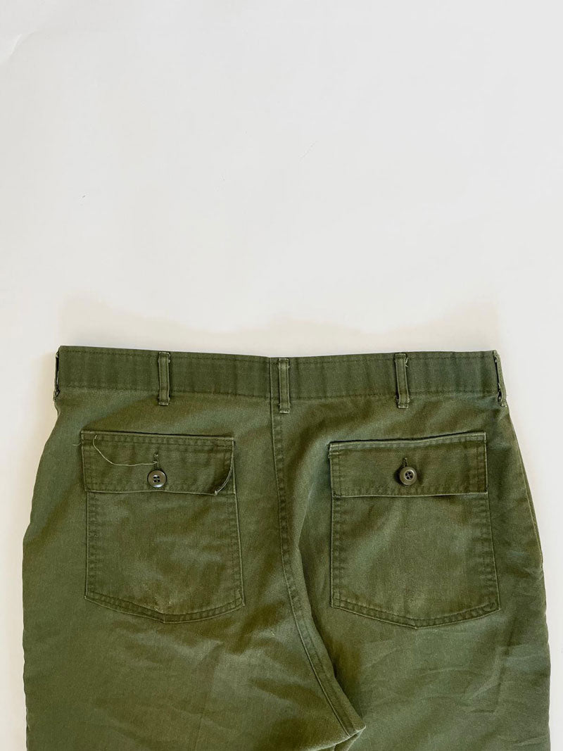Fatigue pants OG 507. Production 1980. In deadstock condition. Military uniform that represented a turning point in the history of military clothing of the US Army.