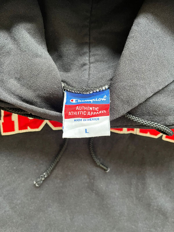 Vintage hoodie Champion made in Mexico in the 2000s. Boxy fit. Print on the front with writing. Size Large.