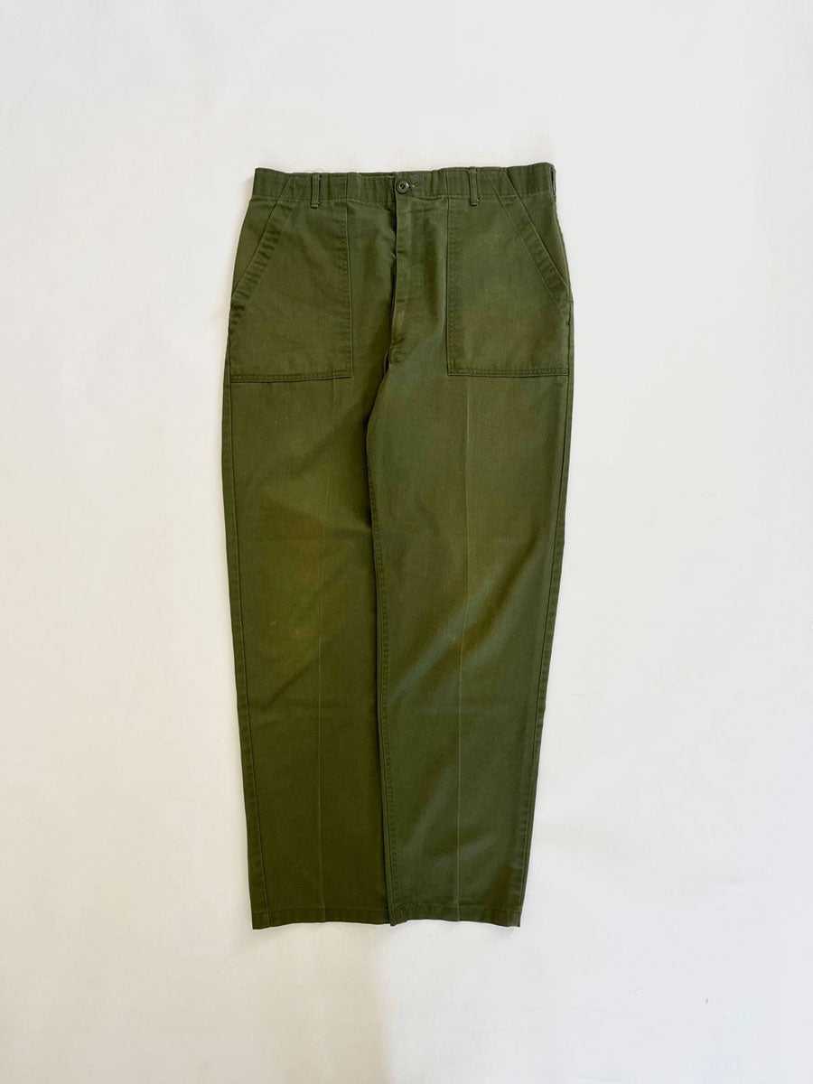 Fatigue pants OG 507. Production 1980. In deadstock condition. Military uniform that represented a turning point in the history of military clothing of the US Army.