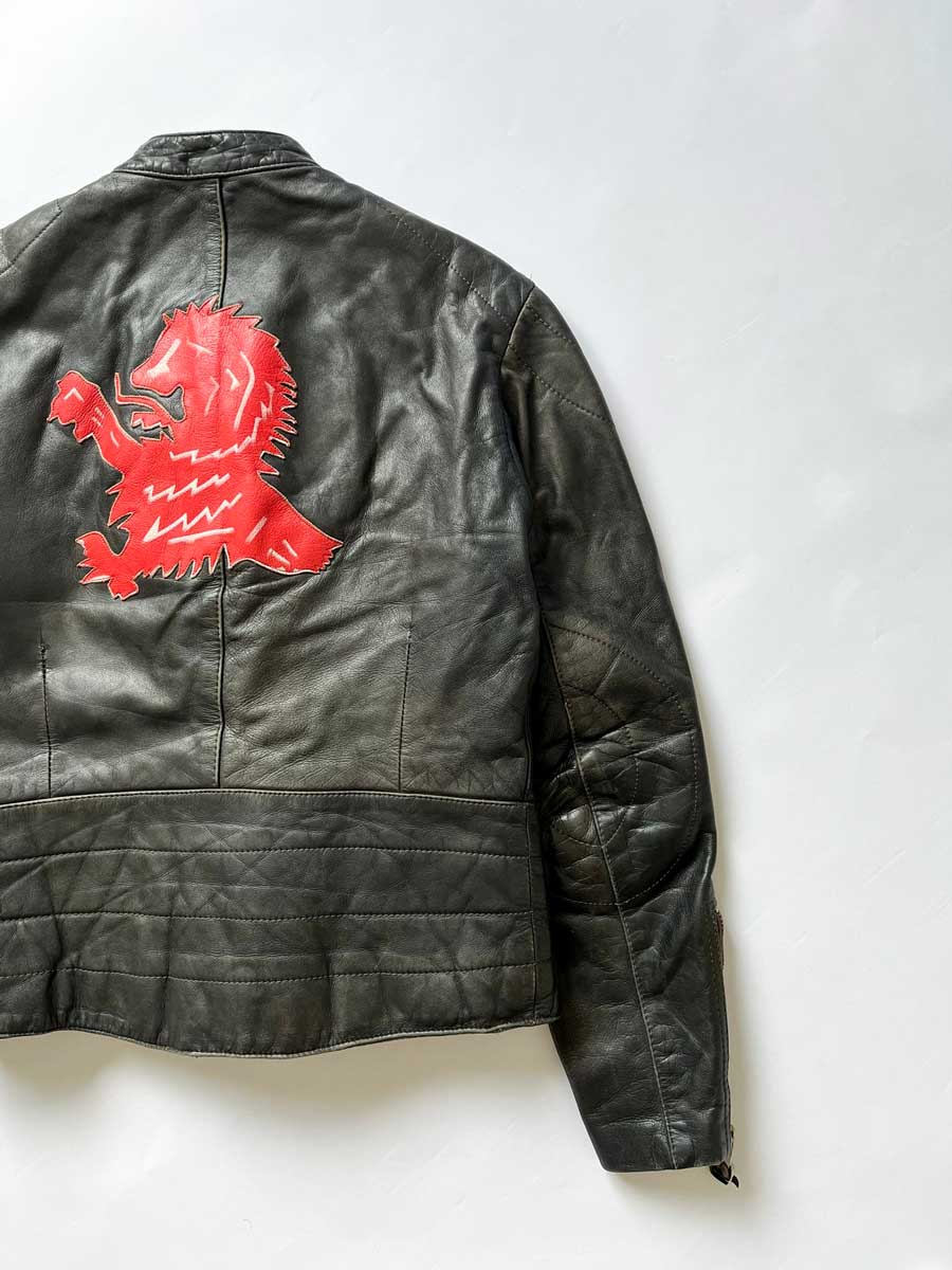 Leather biker jacket vintage, coming straight from the 70s. The handcrafted details give it a touch of authenticity, unique style and great patina. Damen brand.