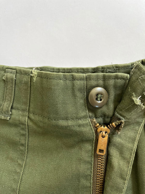 Fatigue pants OG 507. Production 1980. In deadstock condition. Military uniform that represented a turning point in the history of military clothing of the US Army.