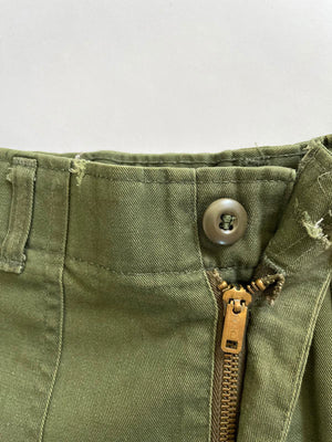Fatigue pants OG 507. Production 1980. In deadstock condition. Military uniform that represented a turning point in the history of military clothing of the US Army.