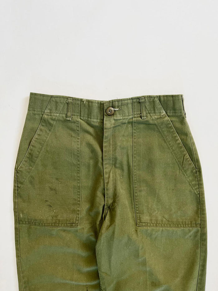 Fatigue pants OG 507. Production 1980. In deadstock condition. Military uniform that represented a turning point in the history of military clothing of the US Army.