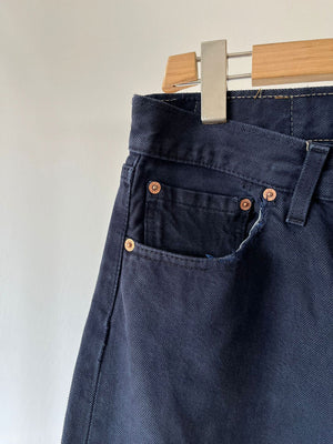 1990s Jeans Levi's 501 vintage dark blue, size 32W 34L. Made in the 90's in the UK. Iconic straight-leg fit, durable denim, perfect for a timeless casual look.
