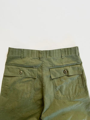 Pantaloni fatigue OG 507 vintage 30x33. Production 1980. Join the legacy of OG-507 pants, classic military style that never goes out of fashion. Zip ideal.
