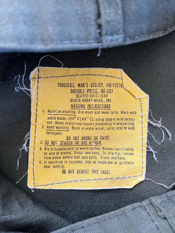 Pantaloni fatigue OG 507 vintage 30x33. Production 1980. Join the legacy of OG-507 pants, classic military style that never goes out of fashion. Zip ideal.