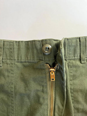Pantaloni fatigue OG 507 vintage 30x33. Production 1980. Join the legacy of OG-507 pants, classic military style that never goes out of fashion. Zip ideal.