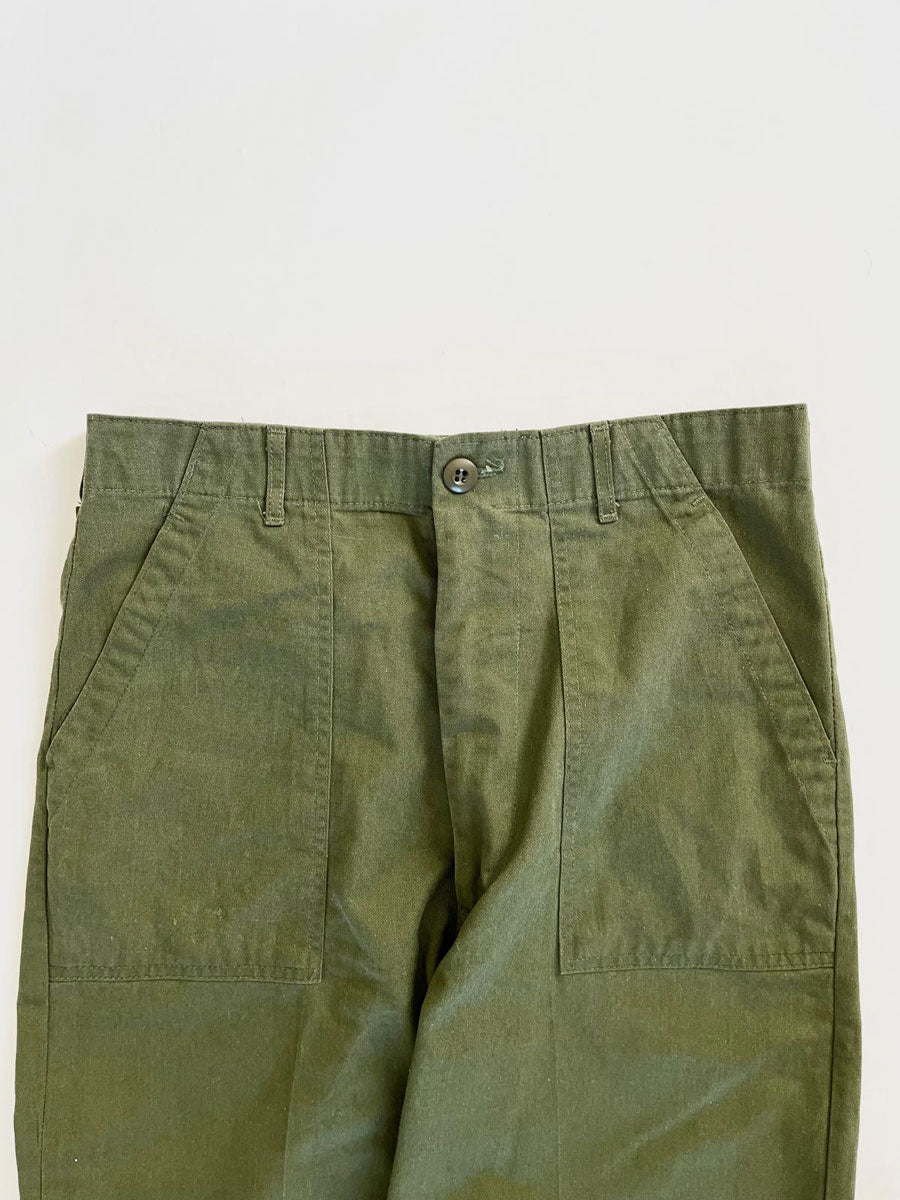Pantaloni fatigue OG 507 vintage 30x33. Production 1980. Join the legacy of OG-507 pants, classic military style that never goes out of fashion. Zip ideal.