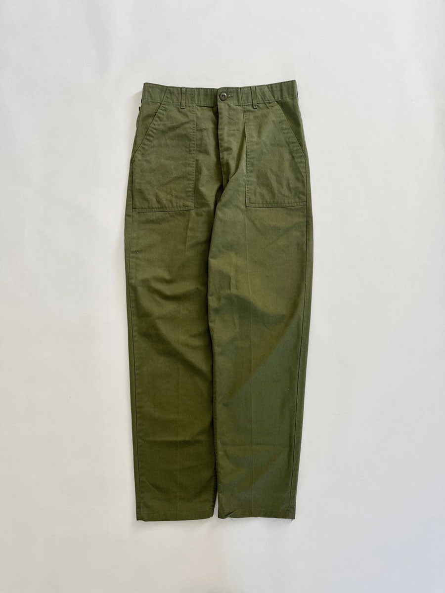 Pantaloni fatigue OG 507 vintage 30x33. Production 1980. Join the legacy of OG-507 pants, classic military style that never goes out of fashion. Zip ideal.