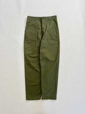 Pantaloni fatigue OG 507 vintage 30x33. Production 1980. Join the legacy of OG-507 pants, classic military style that never goes out of fashion. Zip ideal.