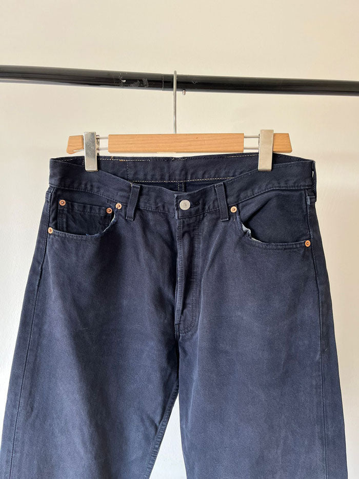 1990s Jeans Levi's 501 vintage dark blue, size 32W 34L. Made in the 90's in the UK. Iconic straight-leg fit, durable denim, perfect for a timeless casual look.