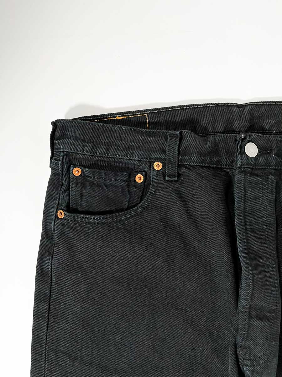 Levi's vintage 501 black. Step into timeless style with this authentic Levi's from the 90s, proudly made in Spain.