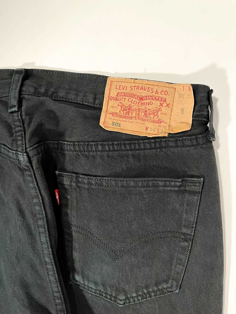 Levi's vintage 501 black. Step into timeless style with this authentic Levi's from the 90s, proudly made in Spain.