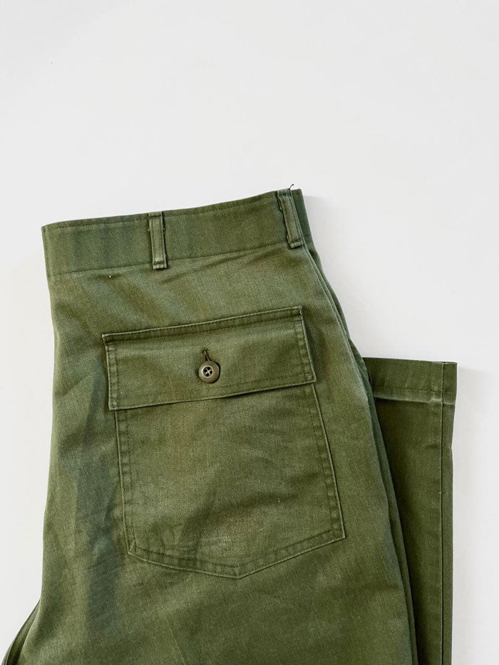 OG 507 military pants vintage 36x33. Production 1980. In deadstock condition. Embrace vintage military style with OG-507 pants, designed for comfort and resilience.