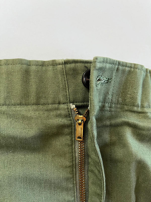 OG 507 military pants vintage 36x33. Production 1980. In deadstock condition. Embrace vintage military style with OG-507 pants, designed for comfort and resilience.