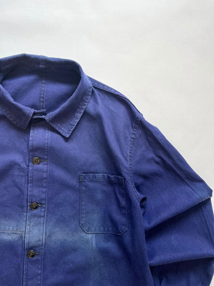 Vintage French work jacket Le Meilleure D'amiens from 1960s. Size XL. Sanfor. Sun faded cotton. Made in France. Color blue. Unique vintage france work jacket.