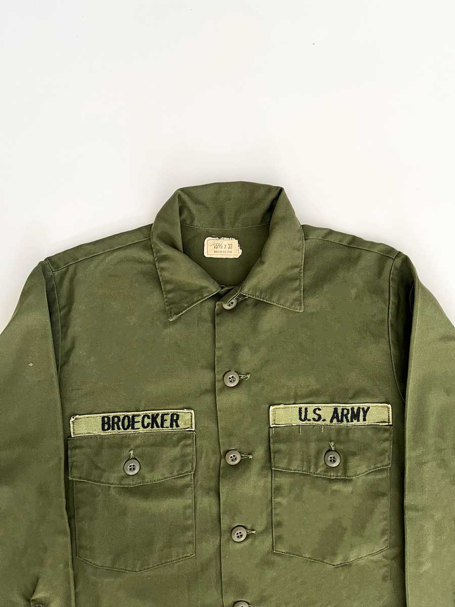OG-507 vintage shirt uniform U.S. Army 80s. 1973 marked a significant moment for the US Army with the introduction of service uniforms in polyester and cotton.