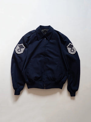 US Air Force jacket with removable inner liner. Made of a polyester and wool blend. Produced in the 1990s. Double patch. Boxy fit. Condition: Excellent.