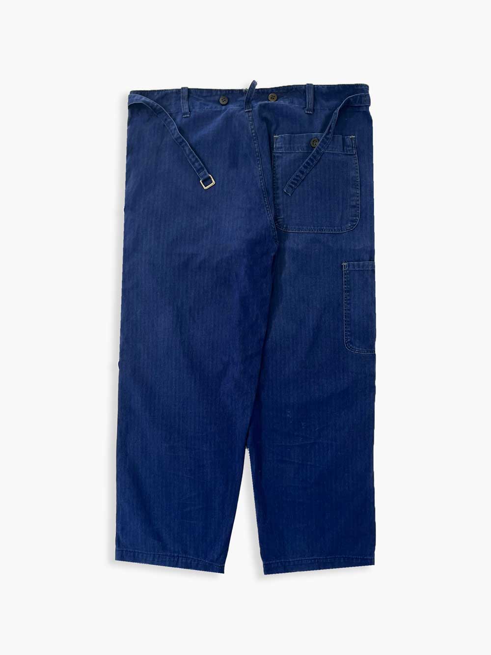French work pant coming directly from the 1970s. Blue color. Extreme quality fabric. Work trousers are an essential item to have. In herringbone twill.
