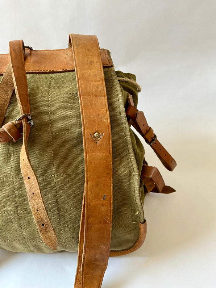 Vintage army backpack used by the Romanian army from the 1970s to the 1980s. This military canvas bag is constructed of leather and with unique details.