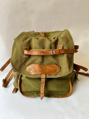 Vintage army backpack used by the Romanian army from the 1970s to the 1980s. This military canvas bag is constructed of leather and with unique details.