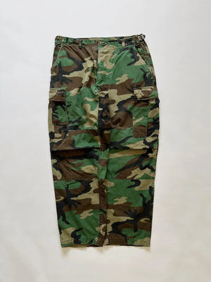 Vintage US Army Woodland Ripstop Cargo Pants.Woodland camouflage cargo pants were introduced by the US Army in the early 80s and were used for over two decades.